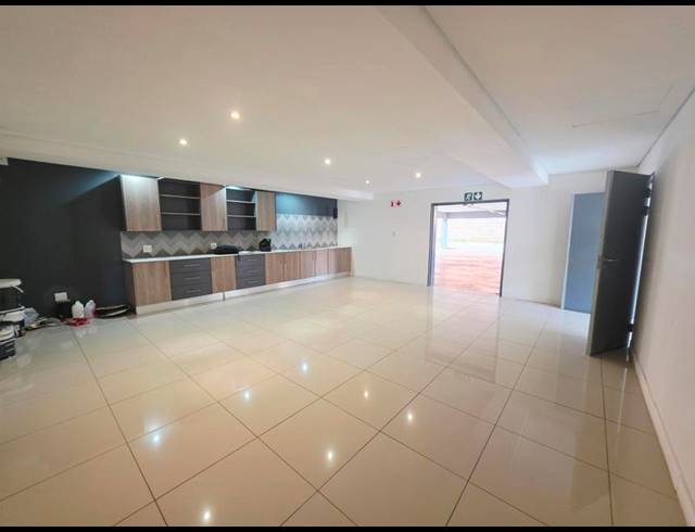 BUSINESS PROPERTY TO RENT IN DIE HOEWES